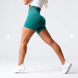 NVGTN solid seamless shorts